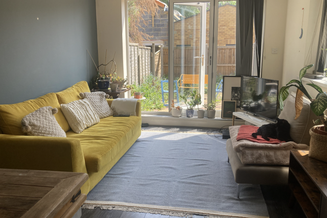 Thumbnail Shared accommodation to rent in Mildenhall Road, London