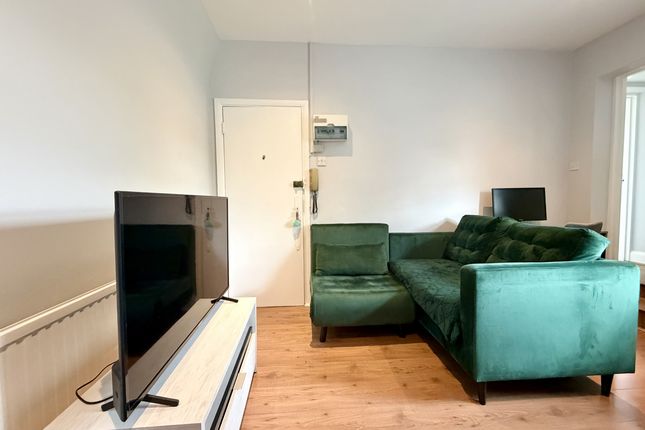 1-bed flat on Flat 3, 39, Brighton Road, Purley, £110,000