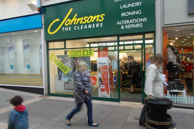 Retail premises to let in Rhiw Shopping Centre, Bridgend