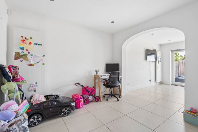 7, Barton Way, Rickmansworth photo 4