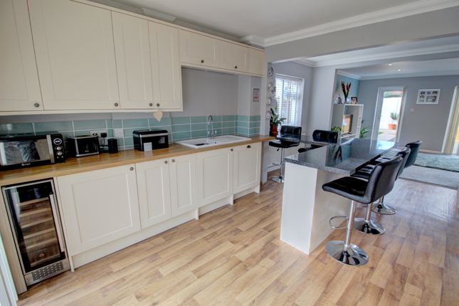 4 Bed Detached House For Sale In Broad Street Green Road