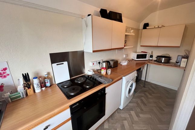 Thumbnail Maisonette to rent in Worplesdon Road, Guildford, Surrey