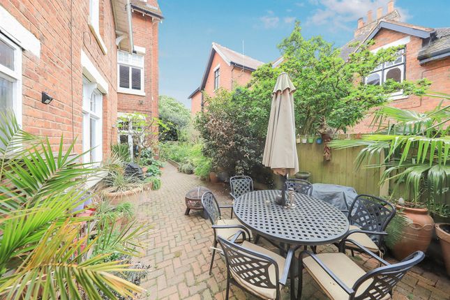 15, Park Dale West, Wolverhampton photo 2