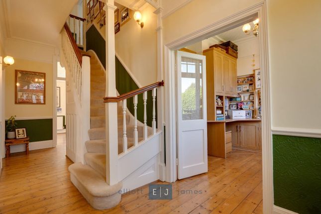 26, Connaught Avenue, Loughton photo 3
