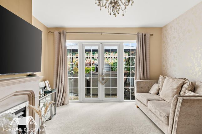 70, Collins Meadow, Harlow photo 4