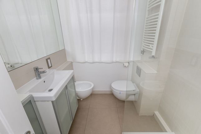 Flat to rent in Whitehall, London