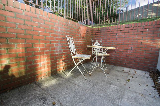 Flat 5, 2 Carlton Road, Bournemouth photo 5