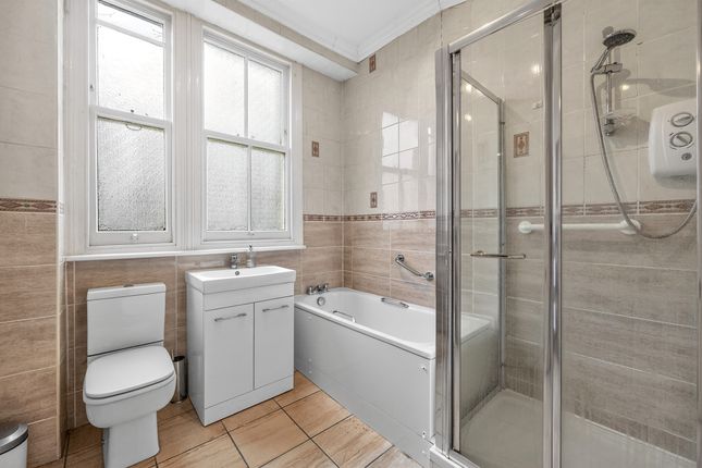 Flat, 131, Sutton Court, London photo 4