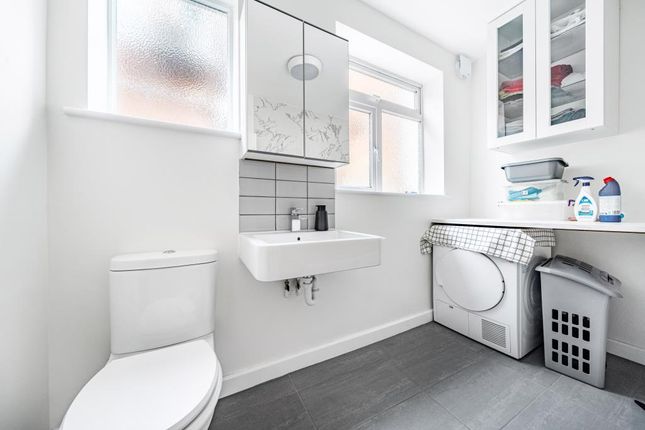 Flat for sale in Mill Court, Holders Hill Road