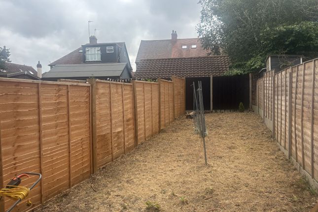 22, Emerton Gardens, Milton Keynes photo 3
