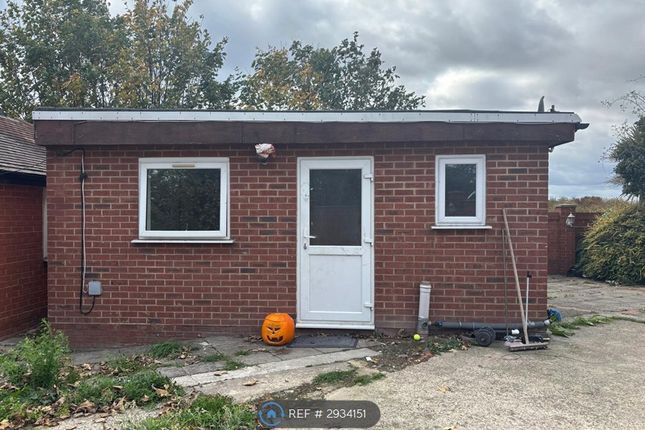 Studio flat on Studio, Whitehouse Purfleet By Pass, Purfleet, £975/mo