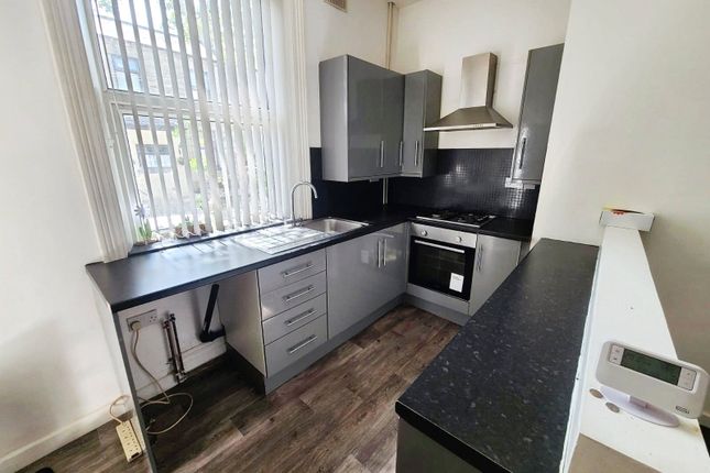 21, Surrey Street, West Yorkshire photo 3