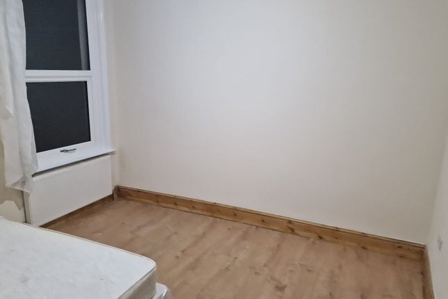 215, Shrewsbury Road, LONDON photo 4