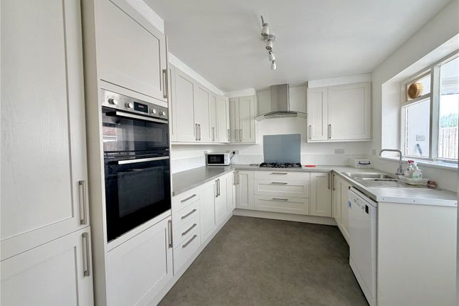 27, Fullerton Road, Hampshire photo 2