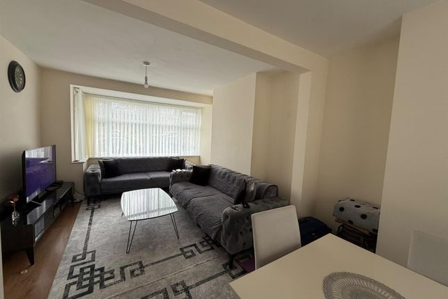489, South Ordnance Road, Enfield photo 2