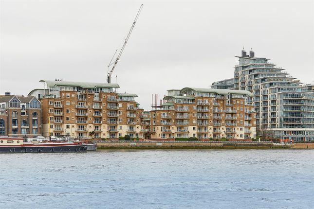 Thumbnail Flat to rent in Riverside Plaza, Battersea