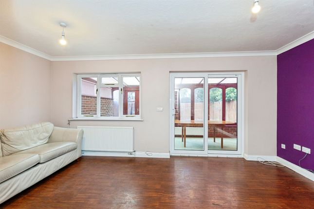 28, Salt Hill Avenue, SLOUGH photo 3
