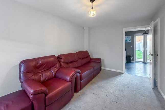 Sanderling Close, Tilbury photo 4