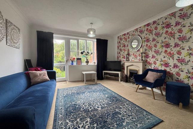 46, LUTON photo 3