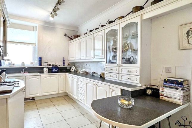 Flat 5 - 49, Esplanade, Scarborough photo 3