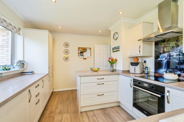 9, Ivy Close, Chichester photo 3