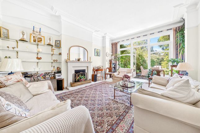 17 Kings Avenue, Woodford Green photo 3