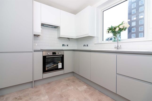 7, Balcombe Court, West Parade, Worthing photo 4