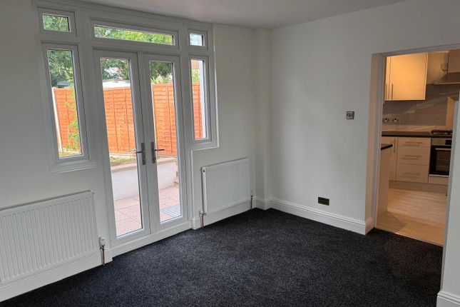 227, Fernside Avenue, Hanworth Feltham photo 3