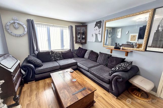 9 Eden Court, Nuneaton, Warwickshire photo 3
