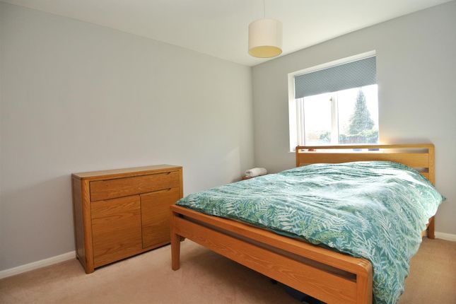 52, Little Heath Road, Chobham photo 4