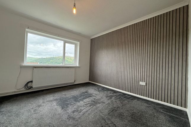 28 Maes Bedw, Porth photo 5