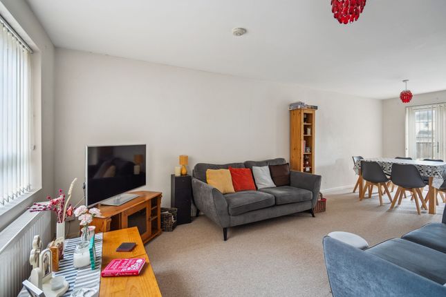 94 Pensclose, Witney photo 2