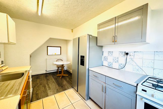 20, Irchester Road, RUSHDEN photo 5