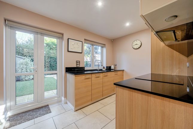 8 Woodstock Court, Winchester photo 2