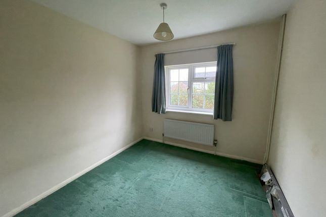 Terraced house to rent in Milverton Green, Luton