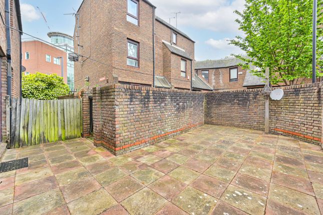 Wood Lane, White City photo 4