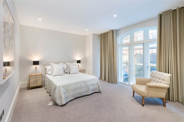 Flat to rent in Hay Hill, London
