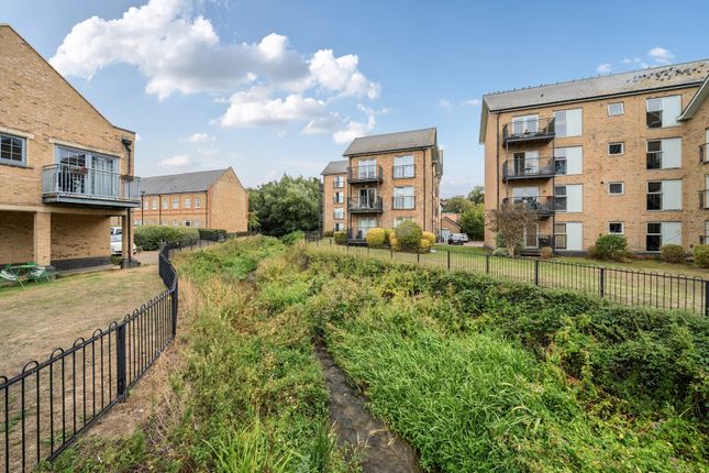 137, Esparto Way, Dartford photo 4