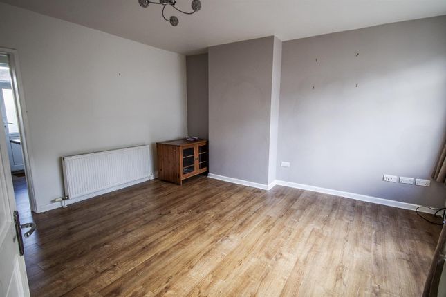 22, Lawrence Grove, Dursley photo 2