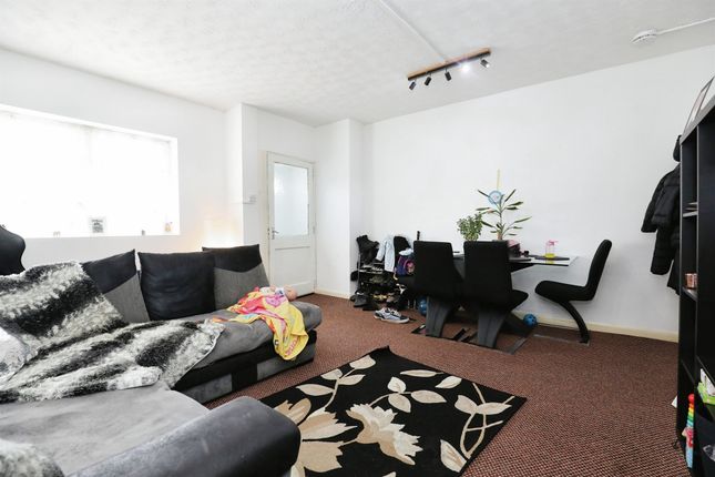 Flat for sale in Holbrook Road, Long Lawford, Rugby