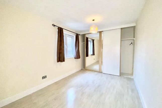 Flat to rent in Boundary Road, Barking