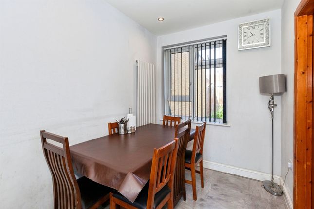86, Doddsfield Road, Slough photo 4