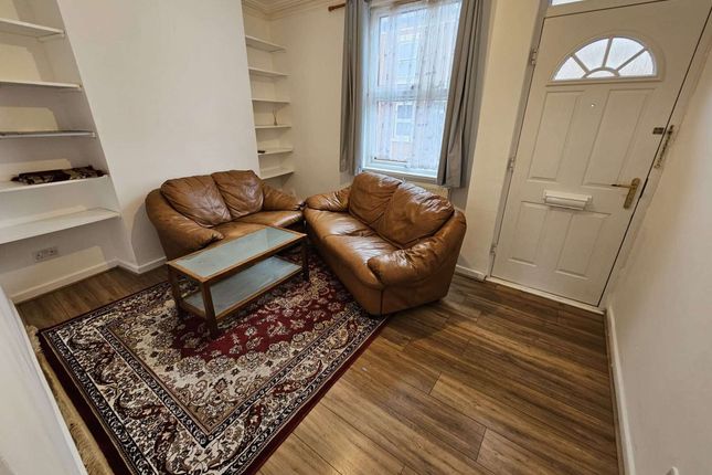 Terraced house to rent in Kings Avenue, Hyde Park, Leeds