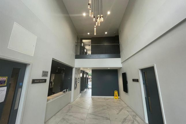 2-bed flat on Sky Gardens, 3.11, Spinners Way, Manchester, £308,755