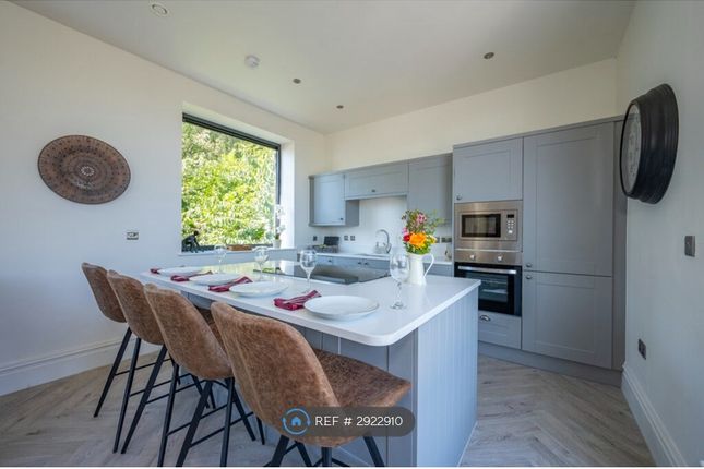 Apartment G Penthouse, Cliff Oaks Fawcett Lane, Leeds photo 3