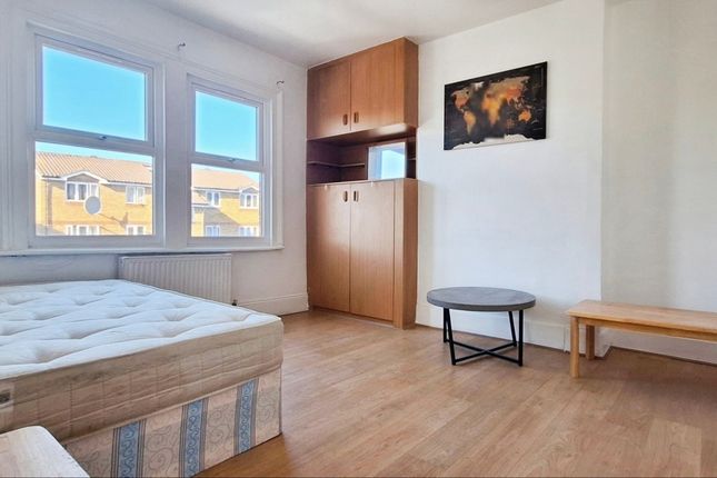 Flat 5, 861, Harrow Road, London photo 4