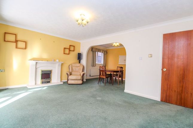 11, Hollies Walk, Bedford photo 2