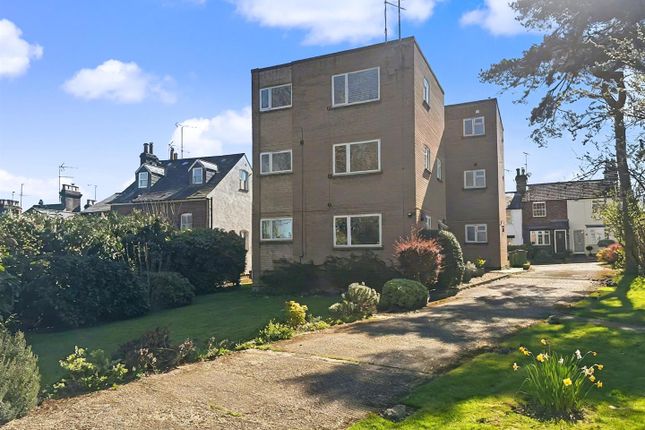 Studio flat on 9 Cravells Court, Cravells Road, Harpenden, £177,500