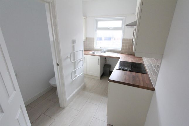 Thumbnail Flat to rent in Castle Street, Hinckley, Leicestershire