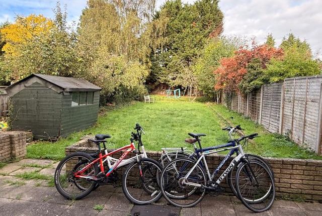 Room 3, 86, Elgar Avenue, Surbiton photo 4